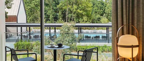 Chambre Classique, terrasse (Patio view) | Literie de qualité supérieure, minibar, coffres-forts dans les chambres