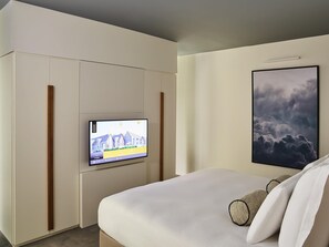 Junior-suite - 1 kingsize-seng med sovesofa (Patio View) | Premium-sengetøj, minibar, pengeskab på værelset, individuelt design