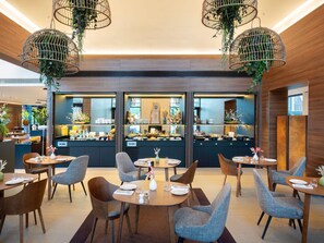 매일 뷔페 아침 식사(1인당 EUR 30)