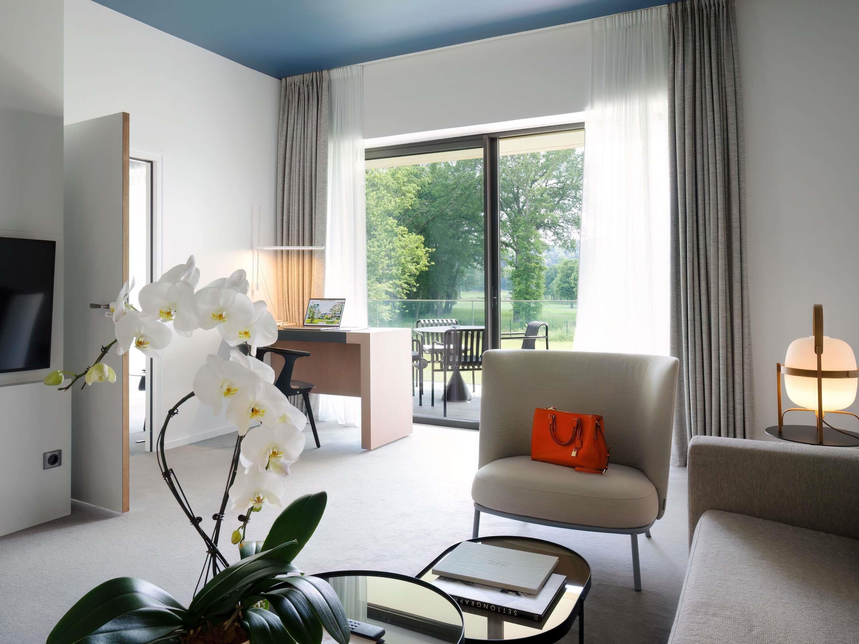 executive suite, 1 king bed, terrace (forest view) | premium bedding, minibar, in-room safe, individually decorated