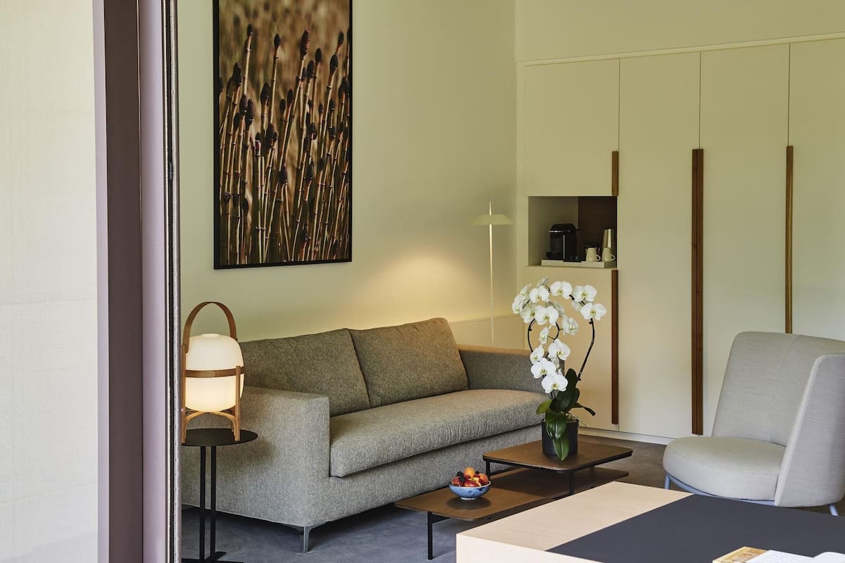 Suite ejecutiva, 1 cama King size, Terraza (Forest View) | Ropa de cama de alta calidad y minibar