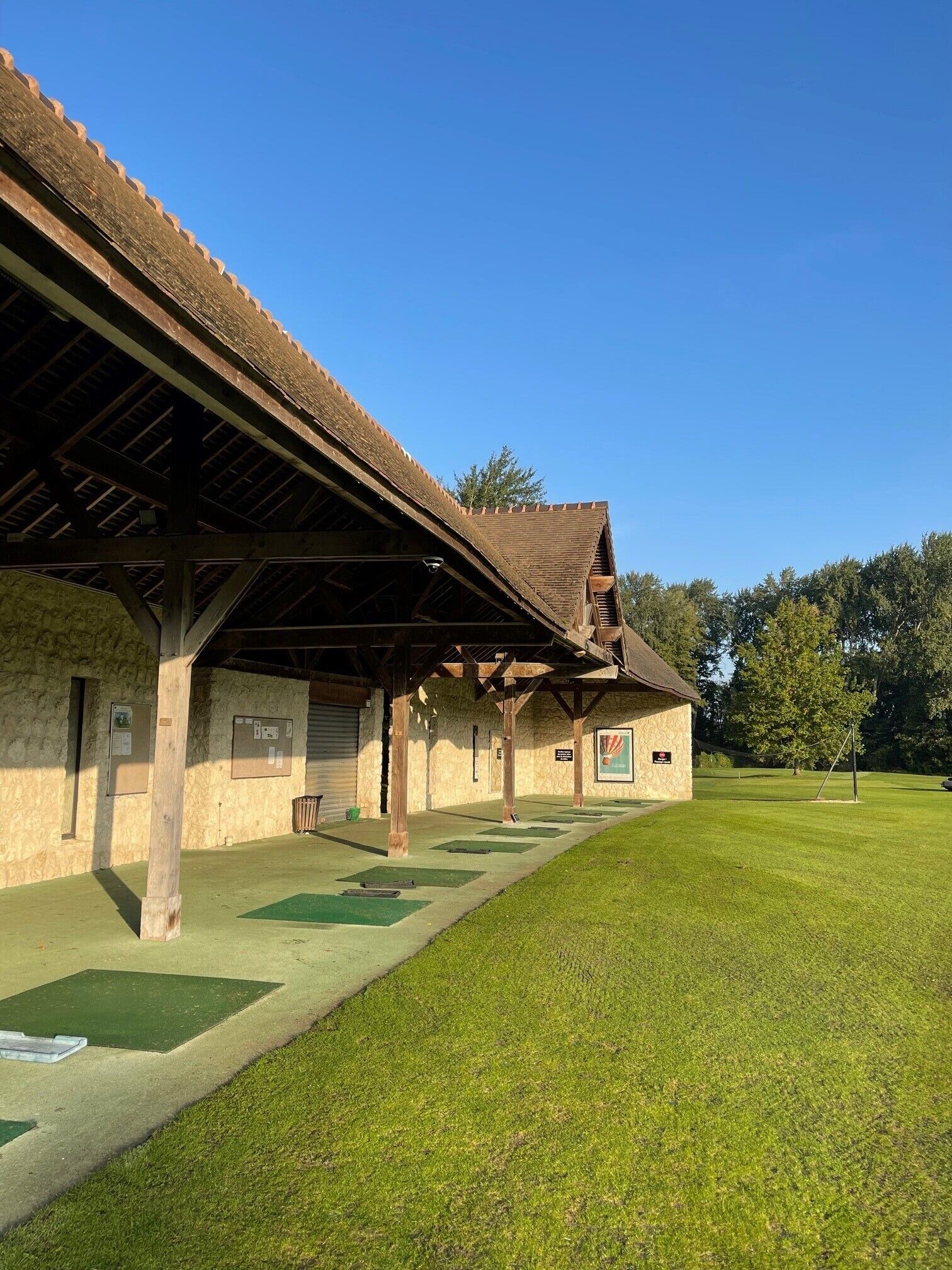 indoor golf driving range