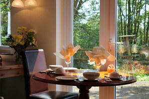 Free daily full breakfast 