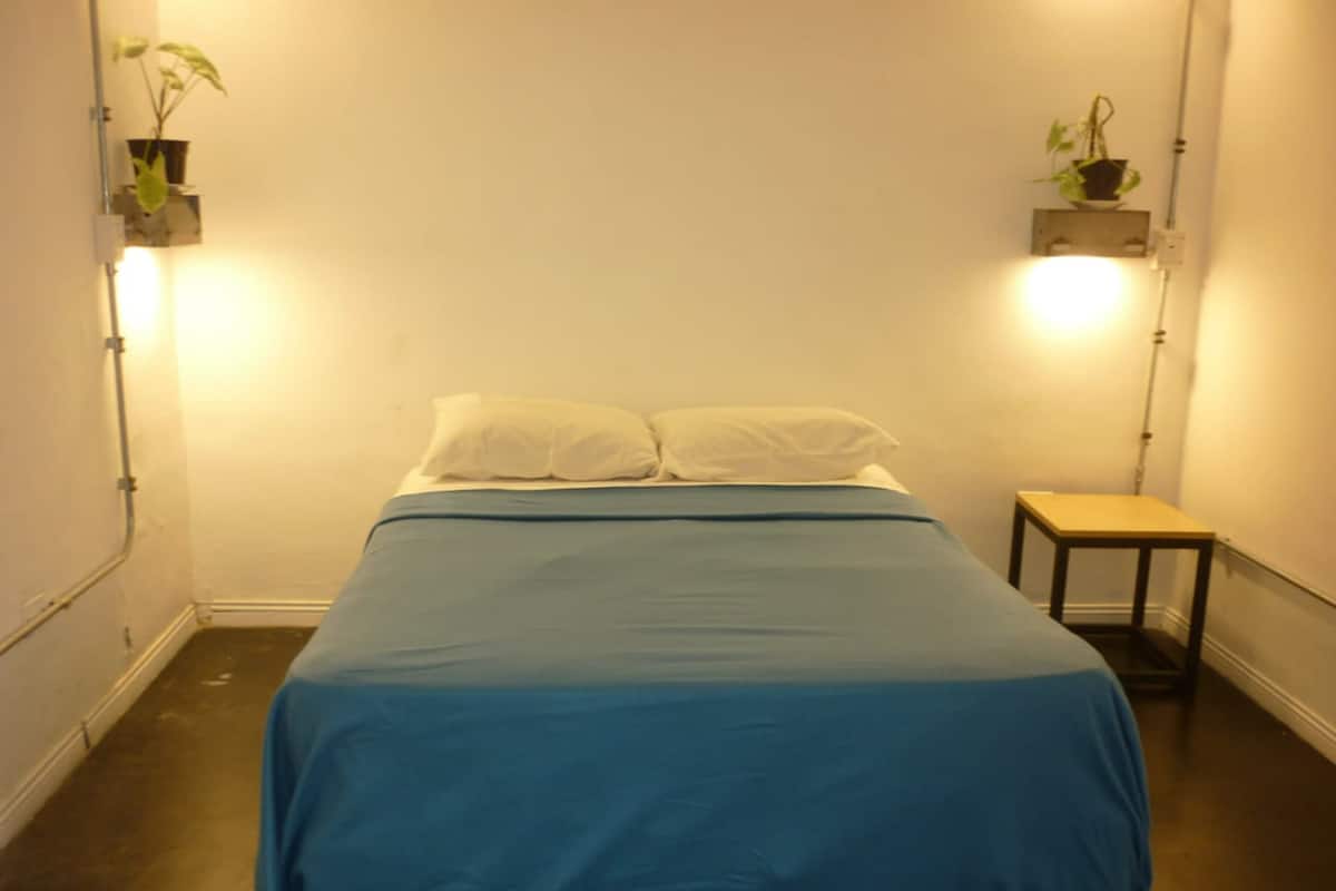 1 bedroom, in-room safe, blackout drapes, WiFi (free)