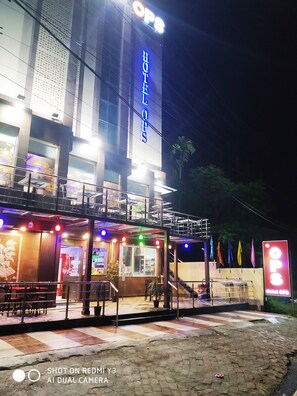 BBQ/picnic Area - Hotel O.P.S (Uluberiya)