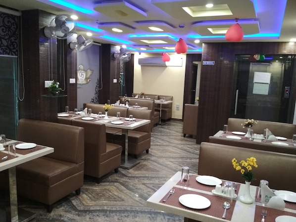 Restaurant - Hotel O.P.S (Uluberiya)