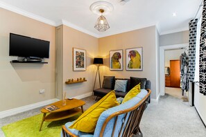 Opholdsområde | 39-tommers smart-tv med digitale kanaler, tv, Netflix