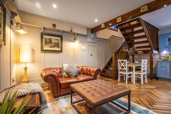 Living area | Flat-screen TV, Netflix - Sorley Boys Snug (Londonderry)