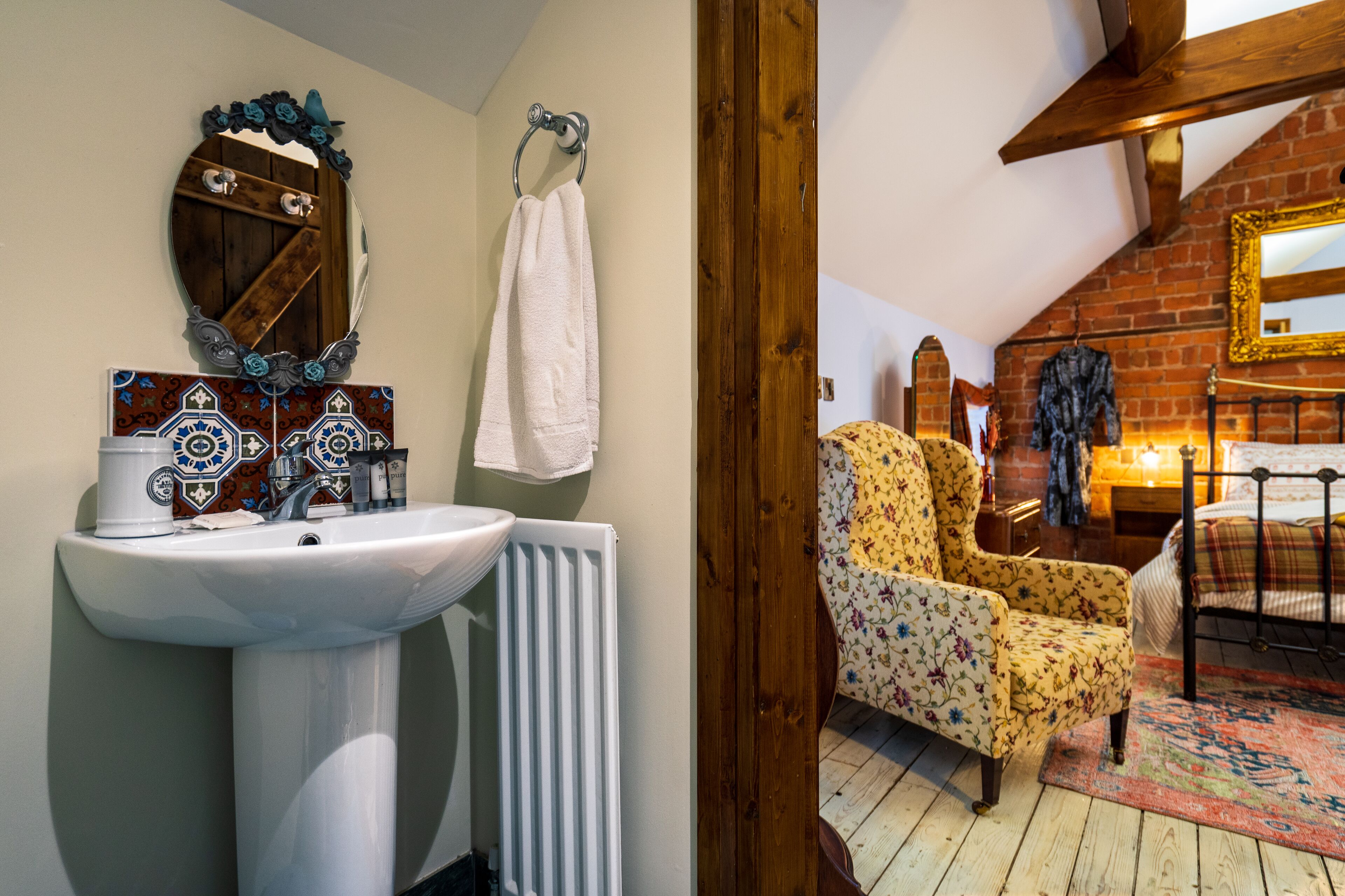 Sorley Boys Snug - Near Museum of Free Derry and Bloody Sunday Memorial