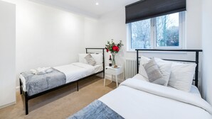 Luxury 2-Bedroom Apartment - Birchanger Apartment (London)