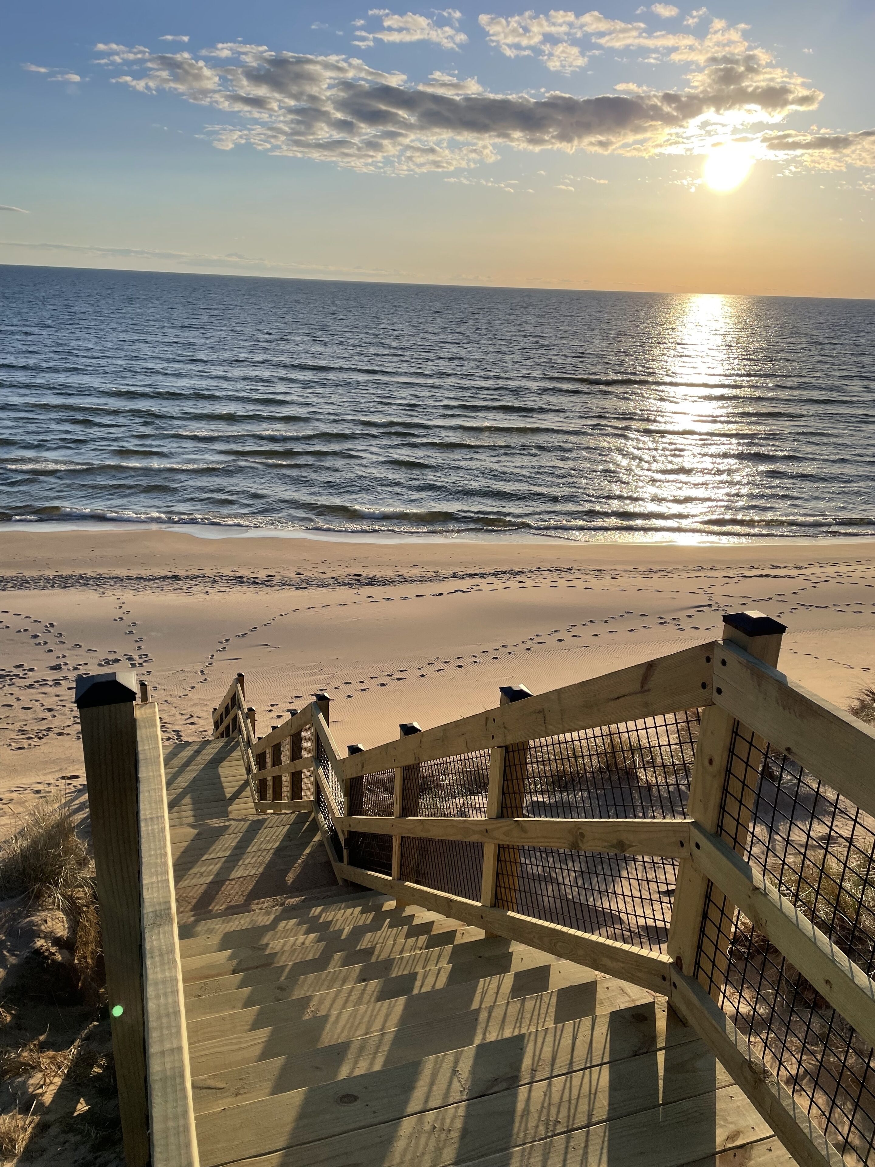 Beach nearby, sun loungers, beach towels