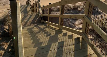 CLEAN ~Lake Michigan Sandy Beach Access~ Pet Friendly ~ Hot tub ~ Sleeps 10