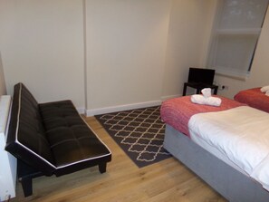 Luxury Apartment | Iron/ironing board, free WiFi, bed sheets
