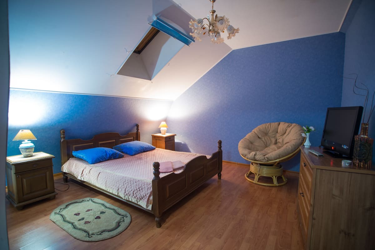 Quarto casal luxo | Escrivaninha, ferros/tábuas de passar roupa, Wi-Fi de cortesia