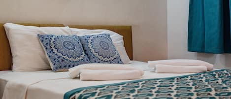 Egyptian cotton sheets, premium bedding, minibar, in-room safe