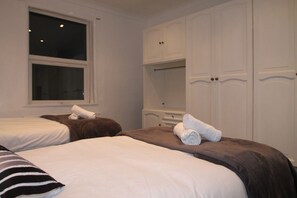 Luxury Apartment | Iron/ironing board, free WiFi, bed sheets