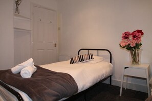 Luxury Apartment | Iron/ironing board, free WiFi, bed sheets