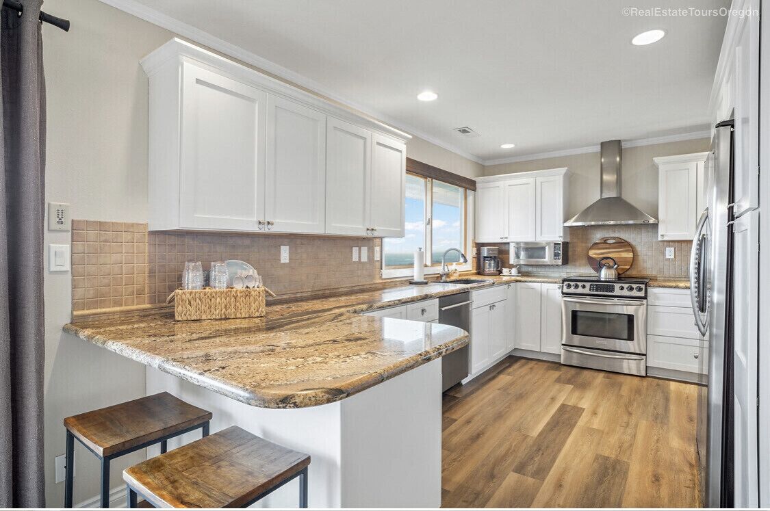 3BR Oregon Wine Country Home - Vineyard and Mountain Views