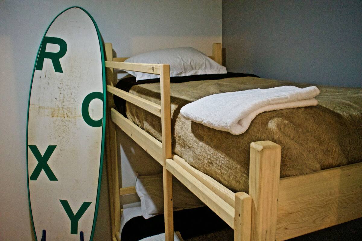 Free WiFi, bed sheets