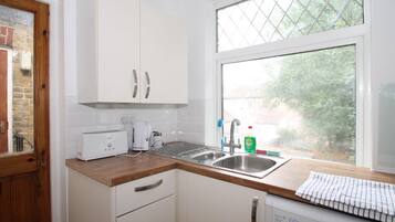 Luxury Apartment | Private kitchen | Fridge, microwave, oven, stovetop