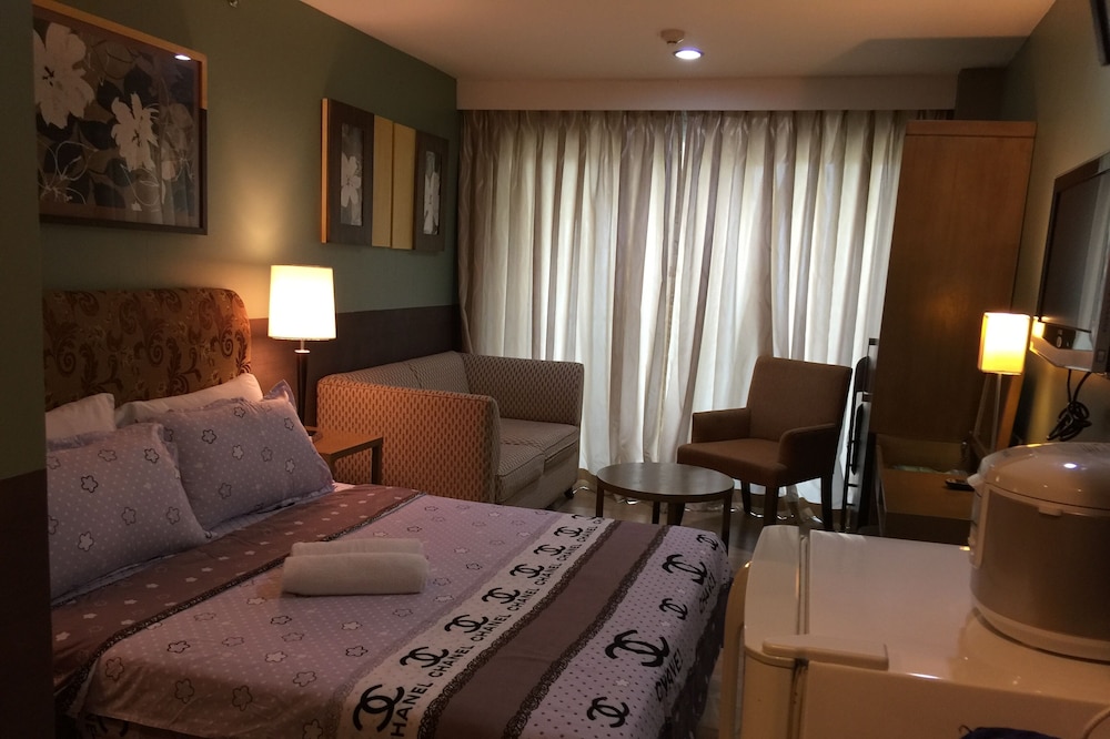 Cosy Premiere Studio Apt with Lake View