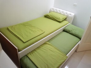 2 bedrooms, iron/ironing board, WiFi, bed sheets