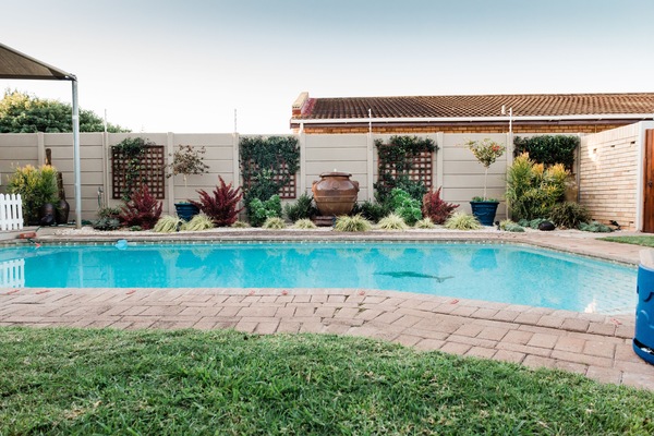 Außenpool, Liegestühle