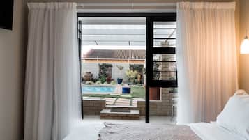 Room (Natalie) | Garden view