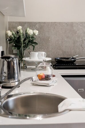 룸 (Natalie) | 커피 및/또는 커피 메이커