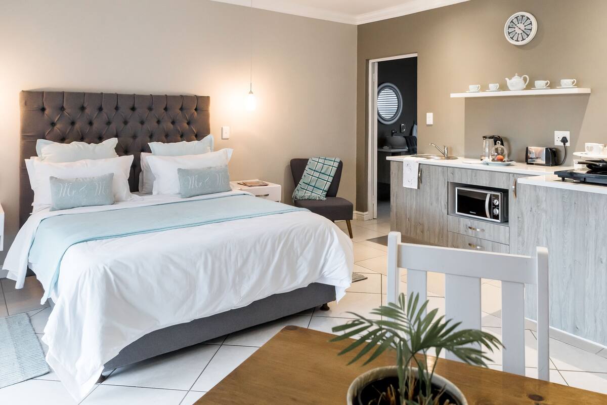 Quarto (Jenna) | Escrivaninha, espaço de trabalho para notebook