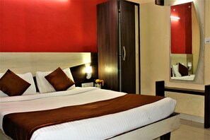 Desk, laptop workspace, soundproofing, free WiFi - Hotel Park Lagoon (Puri)