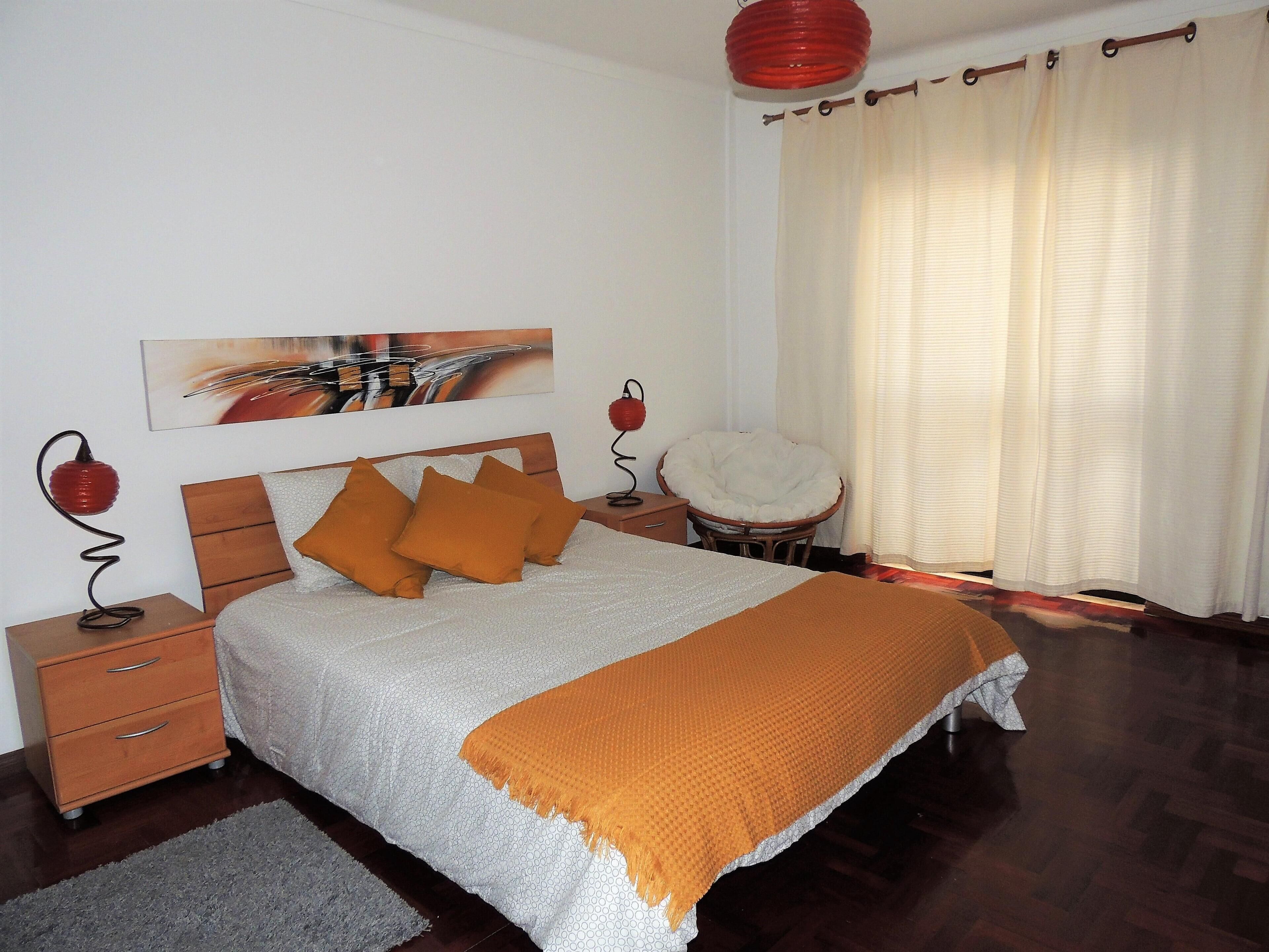 THE MARKET SQUARE HOUSE-See the beach from the city heart