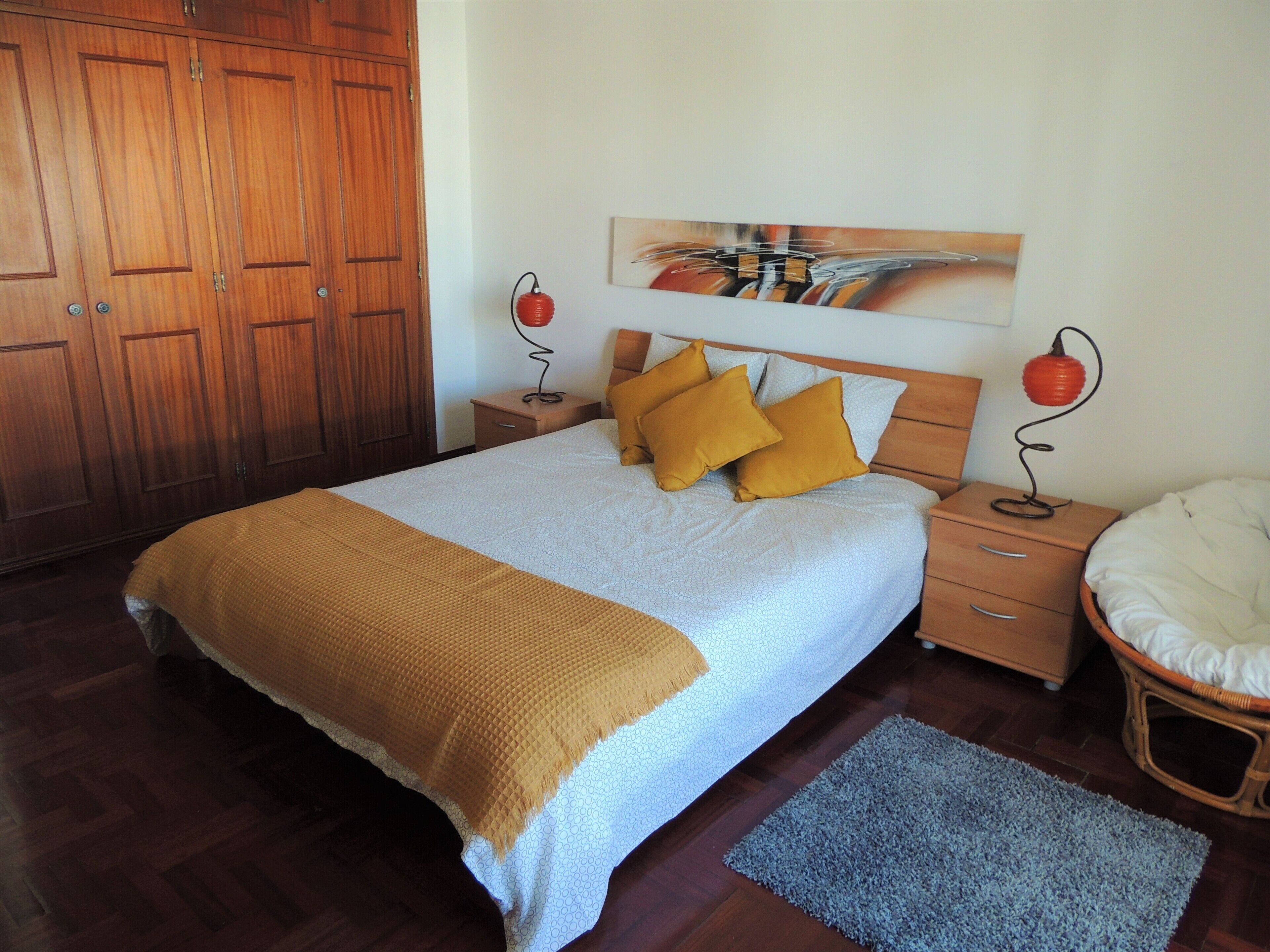 THE MARKET SQUARE HOUSE-See the beach from the city heart