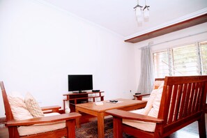 Apartment, 2 Bedrooms | Living room