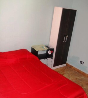 Departamento familiar, para no fumadores | Escritorio, camas extra, wifi gratis y ropa de cama 