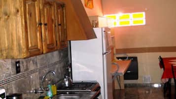 Departamento familiar, para no fumadores | Cocina privada | Refrigerador con congelador, microondas, horno y tetera eléctrica