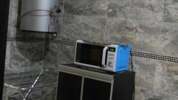 Appartamento familiare, non fumatori | Cucina privata | Frigorifero con congelatore, microonde (su richiesta), forno