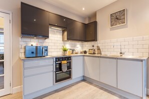 Luxury House, Multiple Beds, Non Smoking | Private kitchen | Full-sized fridge, microwave, oven, stovetop