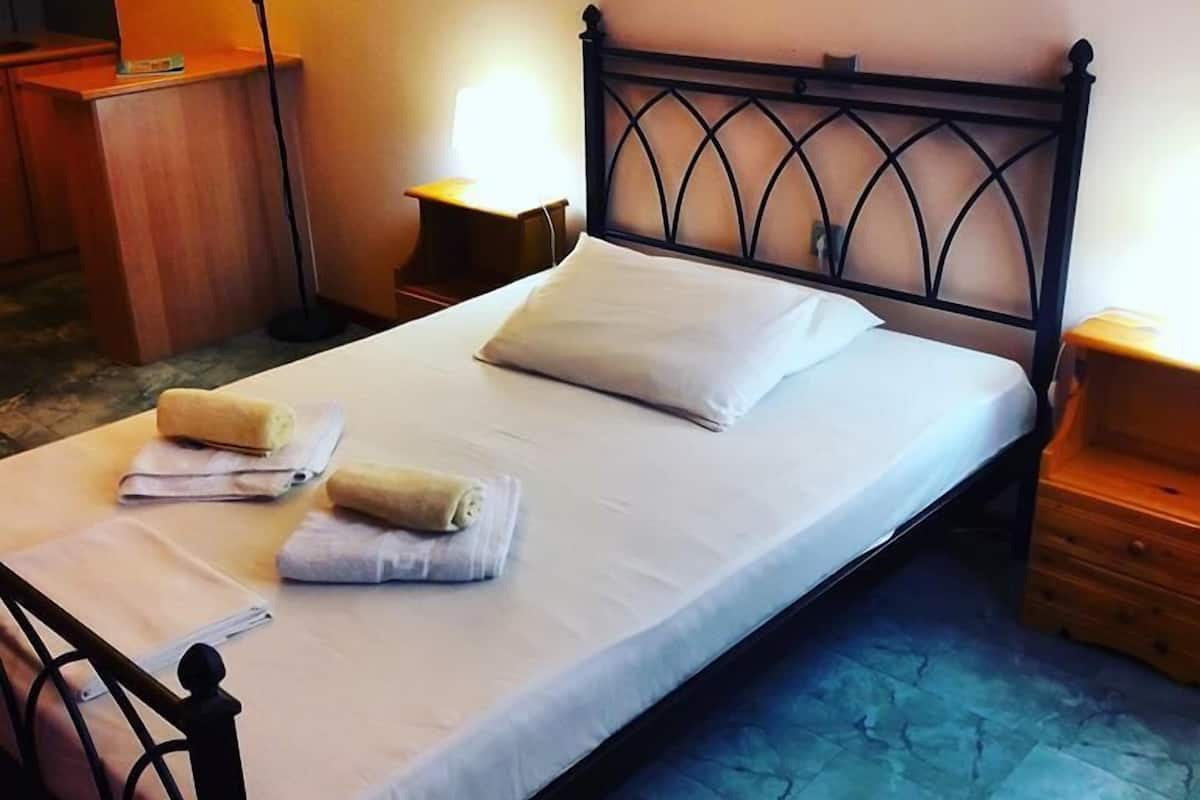 Minibar, soundproofing, free WiFi, bed sheets