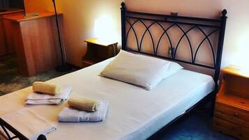 Kahden hengen standard-huone, 1 parisänky, näköala puutarhaan | Minibaari, äänieristys, ilmainen Wi-Fi, vuodevaatteet