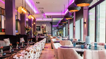 Se sirven desayunos, almuerzos, cenas y cocina internacional