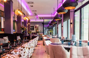 Frokost, lunsj og middag serveres, internasjonale retter 