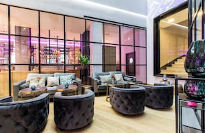 Sala de estar en el lobby