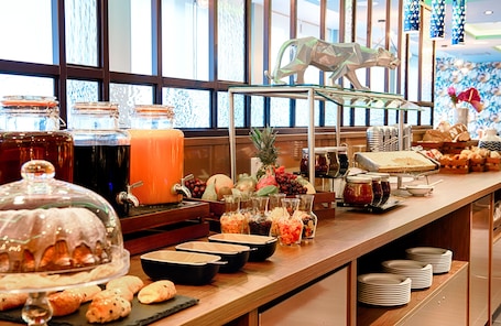 Buffet breakfast on weekdays (EUR 15 per person)