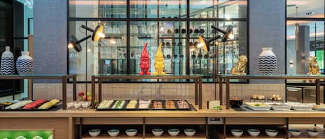 Petit déjeuner buffet servi en semaine (15 EUR par personne)