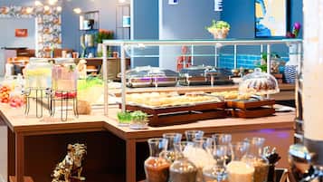 Esmorzar d'estil bufet entre setmana (15 EUR per persona)