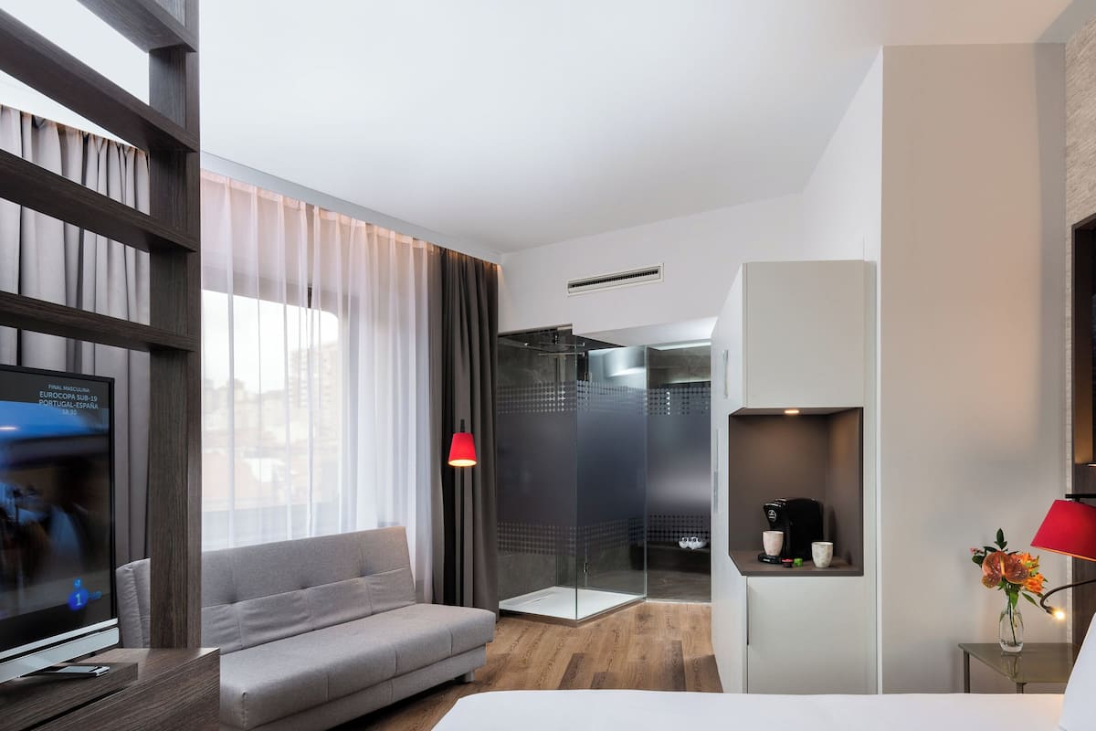 Superior Room, City View (Space Family)