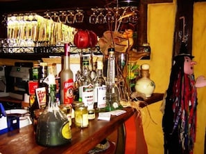 Bar (trong khuôn viên)