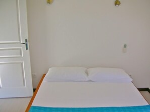 Standard Double Room | In-room safe, desk, iron/ironing board, free WiFi