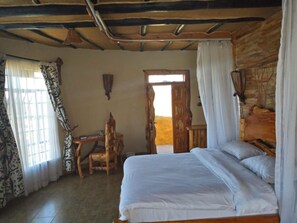 Chambre Double | Matelas mémoire de forme, bureau, rideaux occultants, Wi-Fi gratuit